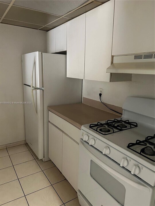 18101 NW 68th Ave in Hialeah, FL - Building Photo