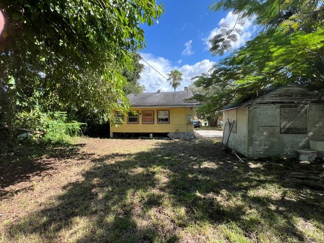 2411 Edison Ave in Ft. Myers, FL - Building Photo - Building Photo