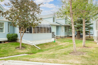 229 Valley Ridge Hts NW in Calgary, AB - Building Photo - Building Photo