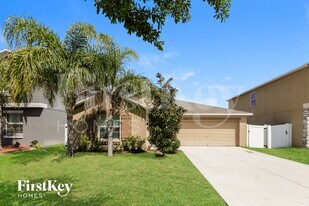 10621 Standing Stone Dr in Wimauma, FL - Building Photo