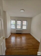 32 STREET, Unit 1 in Queens, NY - Foto de edificio - Building Photo