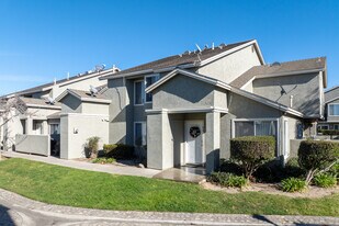 220 E Grant St in Santa Maria, CA - Building Photo