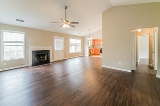 4809 Camelot Dr in Douglasville, GA - Foto de edificio - Building Photo