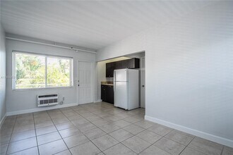 8315 Byron Ave in Miami Beach, FL - Building Photo - Building Photo