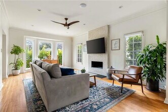 2818 S Holt Ave in Los Angeles, CA - Building Photo - Building Photo