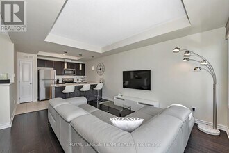 887 Kilbirnie Dr in Ottawa, ON - Building Photo - Building Photo