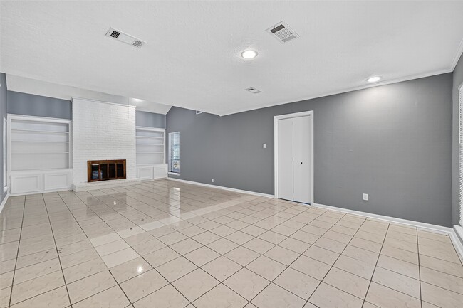 172 Old Bridge Lake St