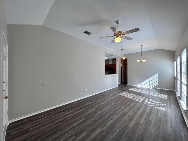 12303 Abney Dr-Unit -B in Austin, TX - Foto de edificio - Building Photo