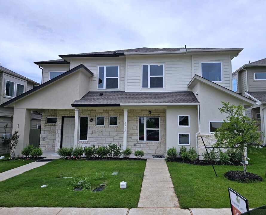 9612 Whisper Willow Blvd in Manor, TX - Foto de edificio