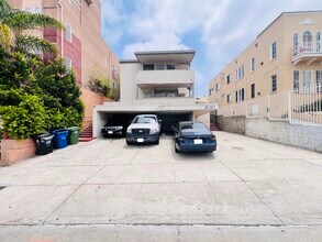 1142 S Serrano Ave, Unit 1144 in Los Angeles, CA - Foto de edificio - Building Photo