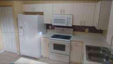 1528 SW 2nd St in Homestead, FL - Building Photo - Building Photo