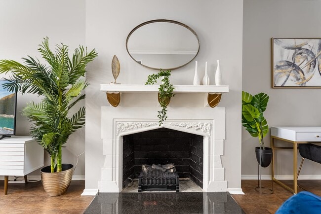 2211 E 67th St, Unit 802 in Chicago, IL - Foto de edificio - Building Photo