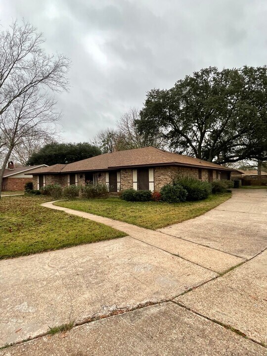 2300 Brownlee Rd in Bossier City, LA - Building Photo