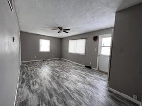 2400 Wisconsin St SW in Cedar Rapids, IA - Building Photo - Building Photo