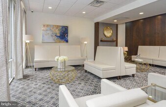 515 W Chelten Ave, Unit 2B-1302 in Philadelphia, PA - Building Photo - Building Photo