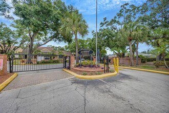 8647 Mallard Reserve Dr in Tampa, FL - Building Photo - Building Photo