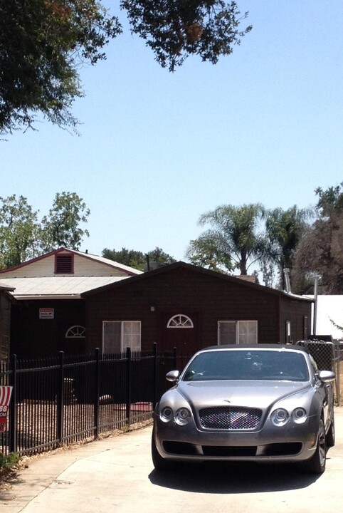 168 E Claremont St in Pasadena, CA - Foto de edificio