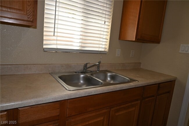 320 N 16th St in Las Vegas, NV - Foto de edificio - Building Photo