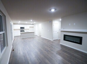 2425 SE Fox Valley Dr in West Des Moines, IA - Building Photo - Building Photo