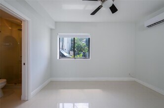 207 SE 10th Ter, Unit 4 in Fort Lauderdale, FL - Building Photo - Building Photo