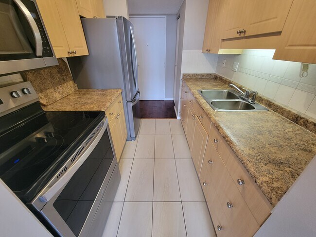 8745-8165 165 St NW in Edmonton, AB - Building Photo - Building Photo