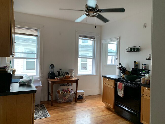 16 Falkland St, Unit 2 in Boston, MA - Building Photo - Building Photo