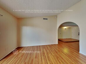 246 W Kristal Way in Phoenix, AZ - Building Photo - Building Photo