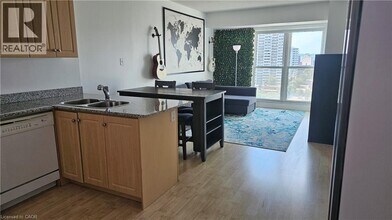 135 James St S in Hamilton, ON - Building Photo - Building Photo