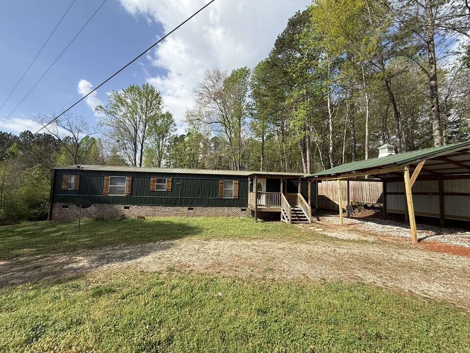 140 Madison Dr in West Union, SC - Building Photo