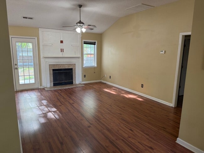 1126 Welborn Rd in Wilmington, NC - Foto de edificio - Building Photo