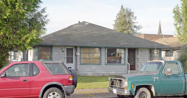 322 4th St SE in Puyallup, WA - Building Photo - Building Photo