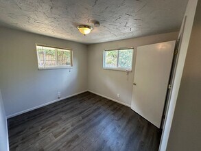 3140-3142 W 18th Ave in Eugene, OR - Foto de edificio - Building Photo