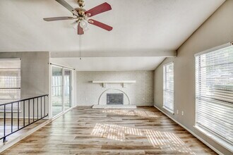 15614 Mendocino Dr in Houston, TX - Foto de edificio - Building Photo