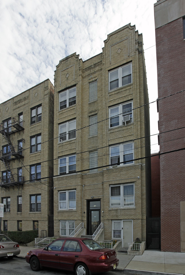 112 Romaine Ave in Jersey City, NJ - Building Photo - Building Photo