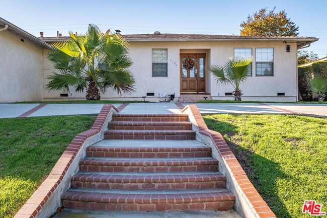 7121 Arizona Ave in Los Angeles, CA - Building Photo - Building Photo