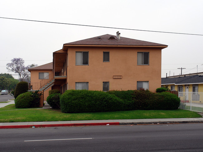 13306 S Vermont Ave in Gardena, CA - Building Photo - Building Photo