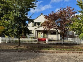 205 NE Bryant St in Portland, OR - Building Photo