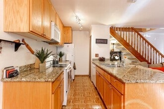 5137 Connecticut Dr in Sacramento, CA - Building Photo - Building Photo