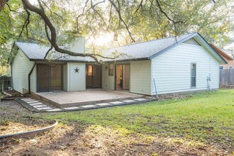 7006 Shumard Cir in Austin, TX - Building Photo - Building Photo