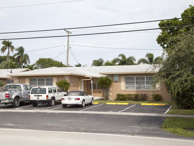 347 SW 15th St in Pompano Beach, FL - Building Photo - Building Photo