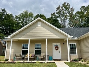 51 Patrick Ct in Madison Heights, VA - Building Photo - Building Photo