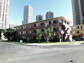 1627 Ala Wai Blvd in Honolulu, HI - Building Photo - Building Photo