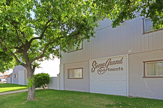 Sierra Grand Apartments in Hanford, CA - Building Photo - Building Photo