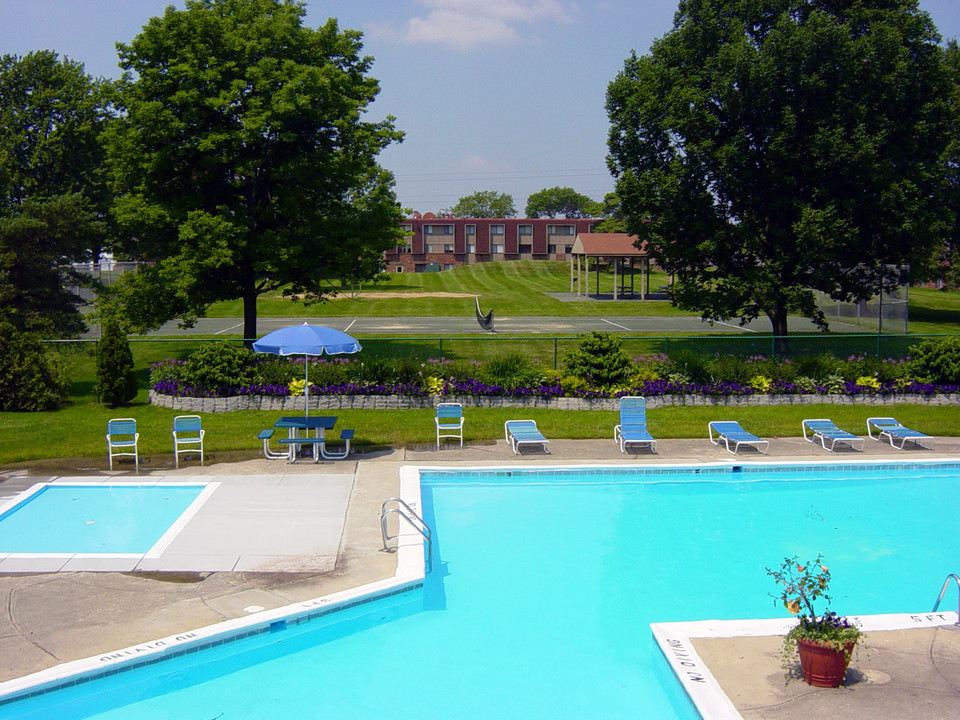 Center Court Apartments in Columbus, OH - Foto de edificio