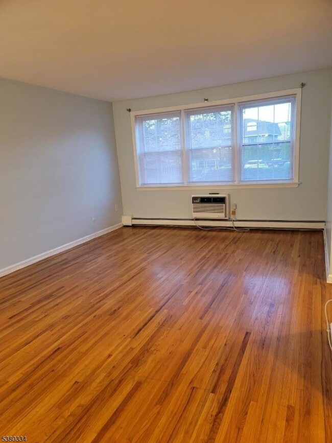 605 Grove St in Clifton, NJ - Building Photo - Building Photo