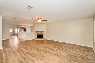 541 Magdalen Ave, Unit 7015 in Crowley, TX - Foto de edificio - Building Photo