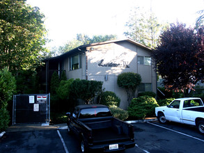 Landmarc IV in Des Moines, WA - Building Photo - Building Photo