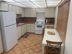3520 Oaks Way in Pompano Beach, FL - Building Photo - Building Photo