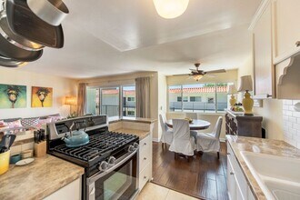 1720 Ardmore Ave, Unit 227 in Hermosa Beach, CA - Foto de edificio - Building Photo