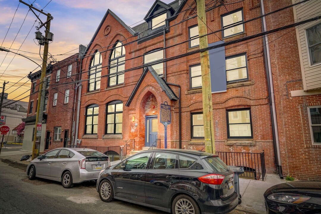 620 S 8th St in Philadelphia, PA - Building Photo